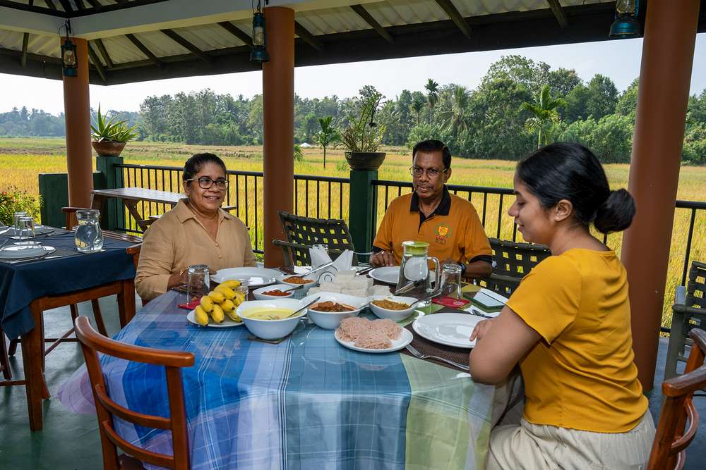 Dining image 3